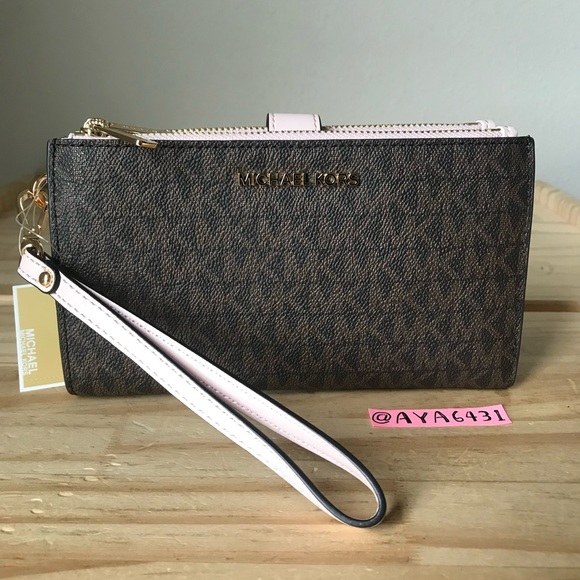 Michael Kors wallet🎈🎈 - Picture 2 of 7